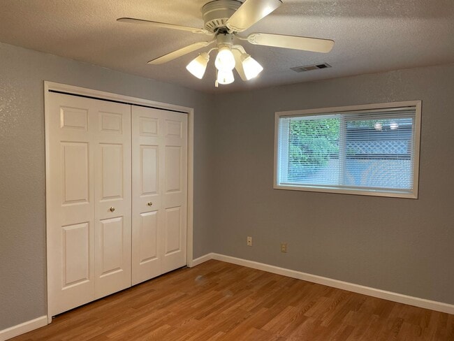 Building Photo - 1391 SW Kokanee Ln