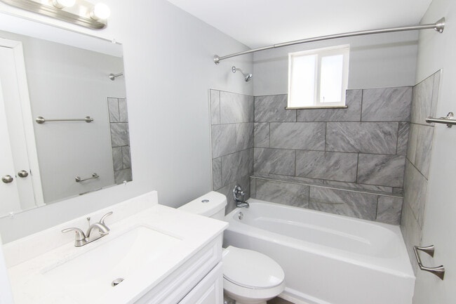 Building Photo - 4306 Norman Dr SE