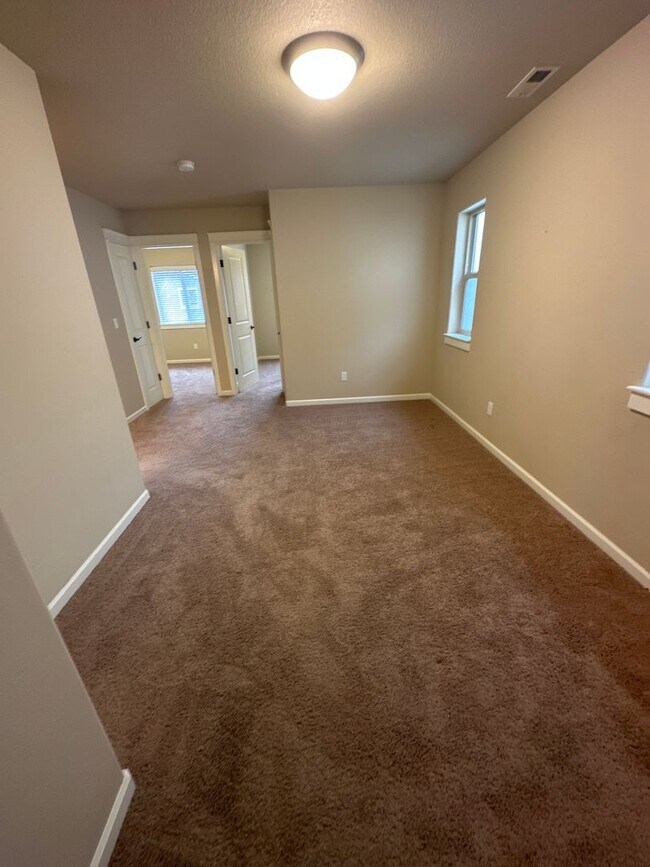 Building Photo - NE 3 Bdrm, 2.5 Bath 1450 sq ft House w/AC and Gas Heat,  All Appliances, Dbl Garage