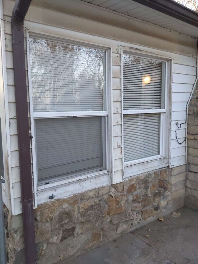 Building Photo - 2 Bed, 1 Bath Ready for Rent!
