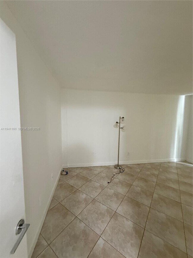 Building Photo - 1801 S Treasure Dr