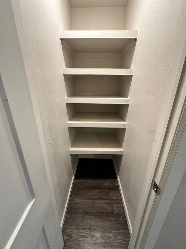 Building Photo - Move In for Less: Updated NW OKC 2-Bed Home with Granite Kitchen