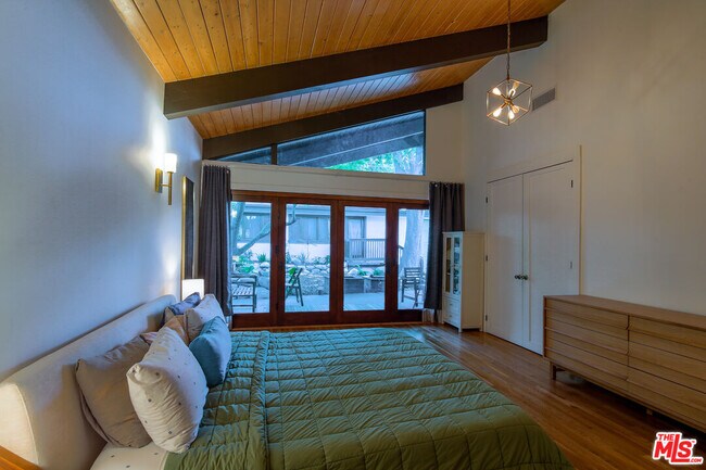 Building Photo - 5122 Hermosa Ave