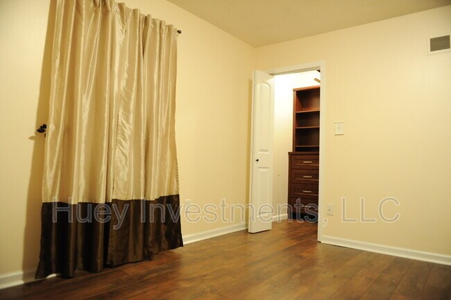 Building Photo - 324 Theodore Dr