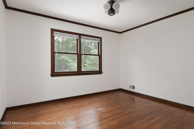 Building Photo - 18 Seven Oaks Dr