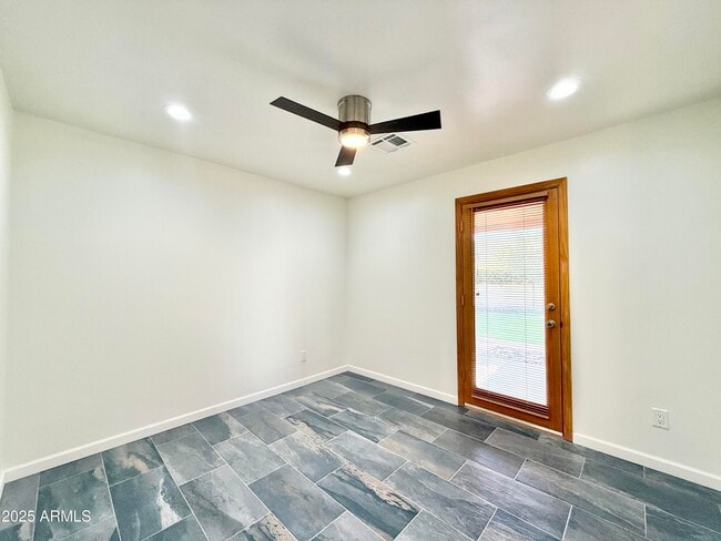 Building Photo - 4405 S Newberry Rd