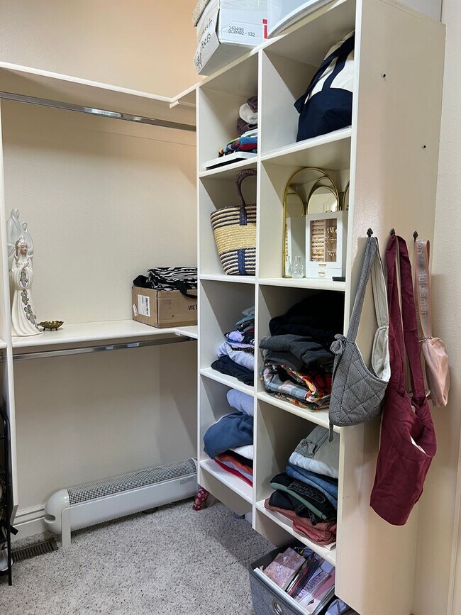 Building Photo - **$100 OFF FIRST MONTHS RENT IF A LEASE IS...