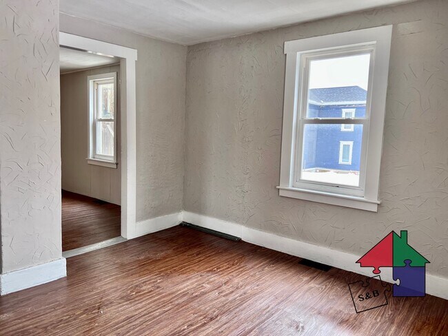 Building Photo - Cozy 3BR Cottage - Heat Included!