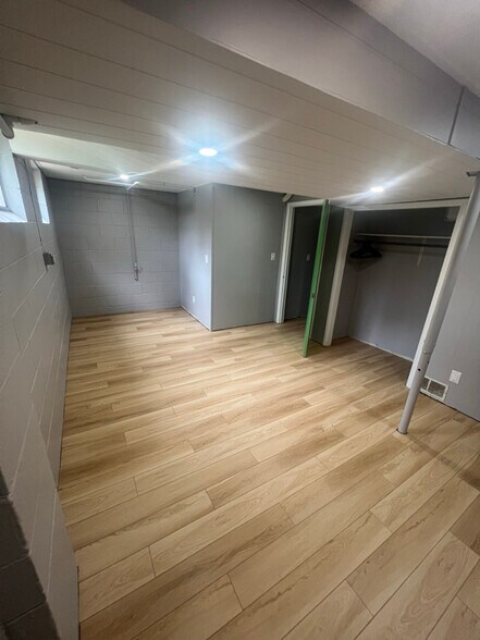 Building Photo - 2514 E 5th St