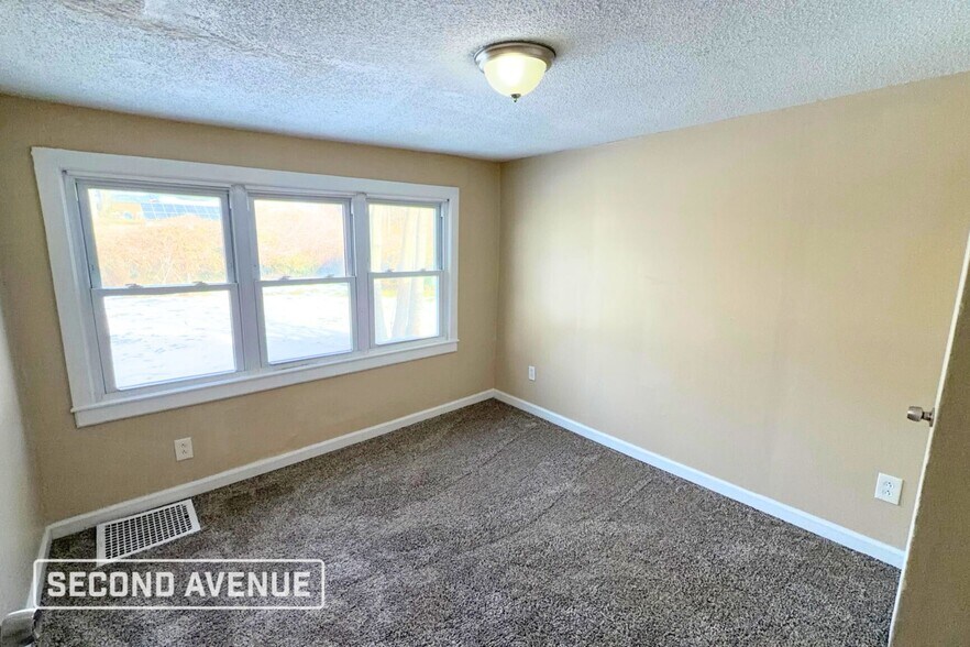 Building Photo - 3700 Coronado Dr