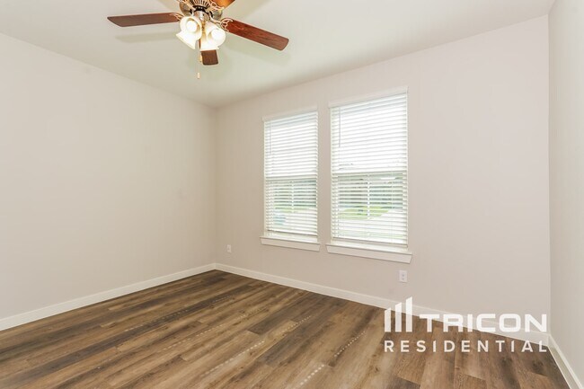 Building Photo - 8017 Brookhaven Dr