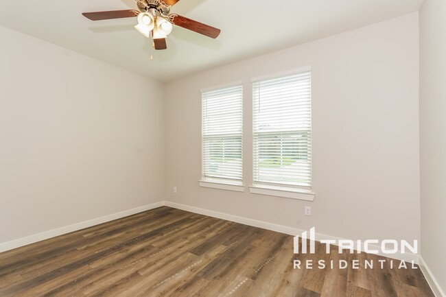 Building Photo - 8208 Howell Oak Dr