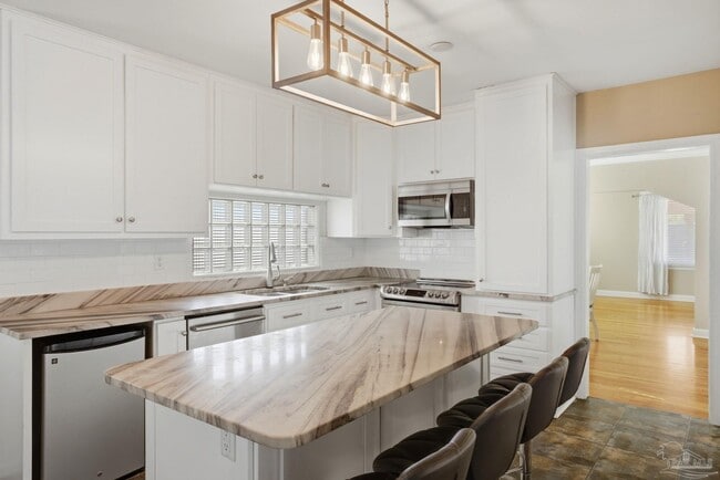 Building Photo - 1618 W Garden St