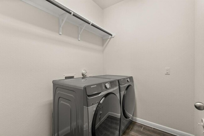 Building Photo - 4512 Arques Ave