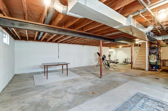 Building Photo - 1599 Yellowglen Dr