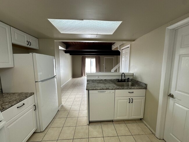 Building Photo - 474 Meadow Green Ln