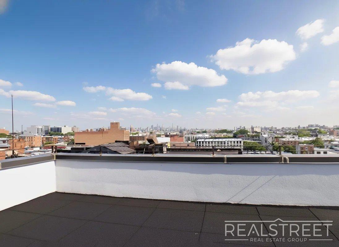 Building Photo - Bedford Avenue