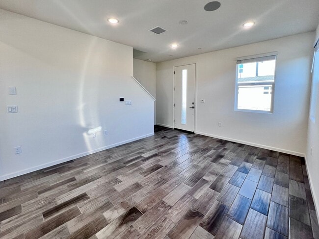 Building Photo - $2,450 Shepherd & Sunnyside, New 3 bedroom House - Clovis / Solar Panels