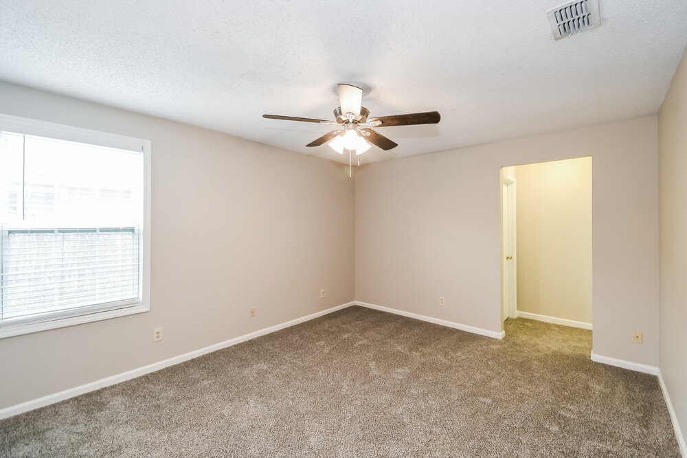 Building Photo - 14275 Portulaca Ave S