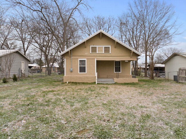 Primary Photo - 315 Elm St