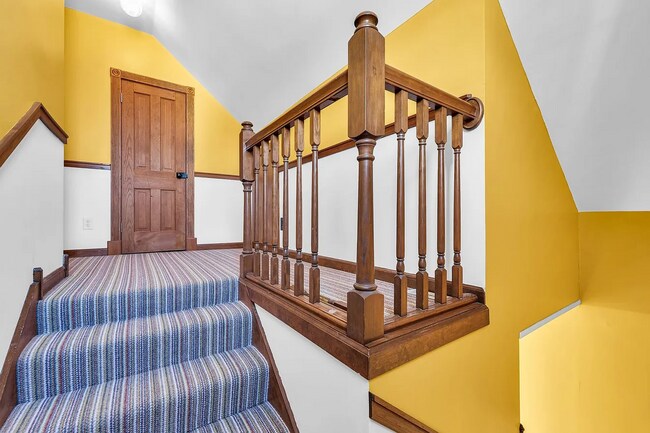 Building Photo - Classic Farmhouse Charm Meets Modern Comfort – 5 Bedroom Home in DeLand