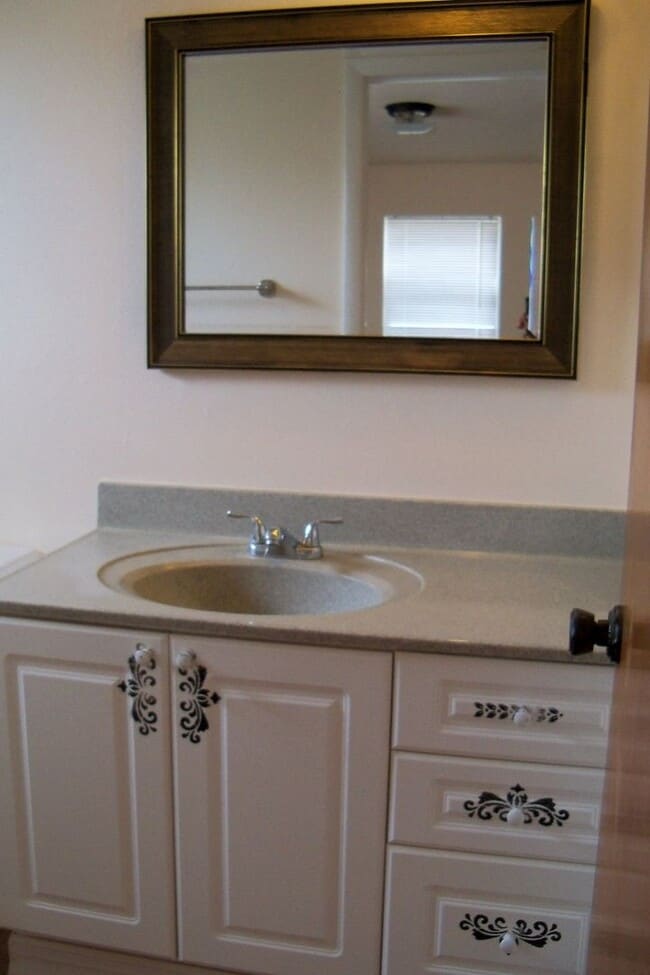 Building Photo - 2 Bedroom 2 full Bath home on cul-de-sac