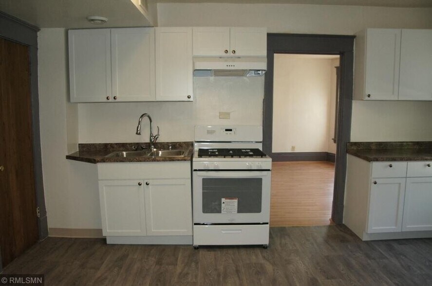Building Photo - 879 Galtier St