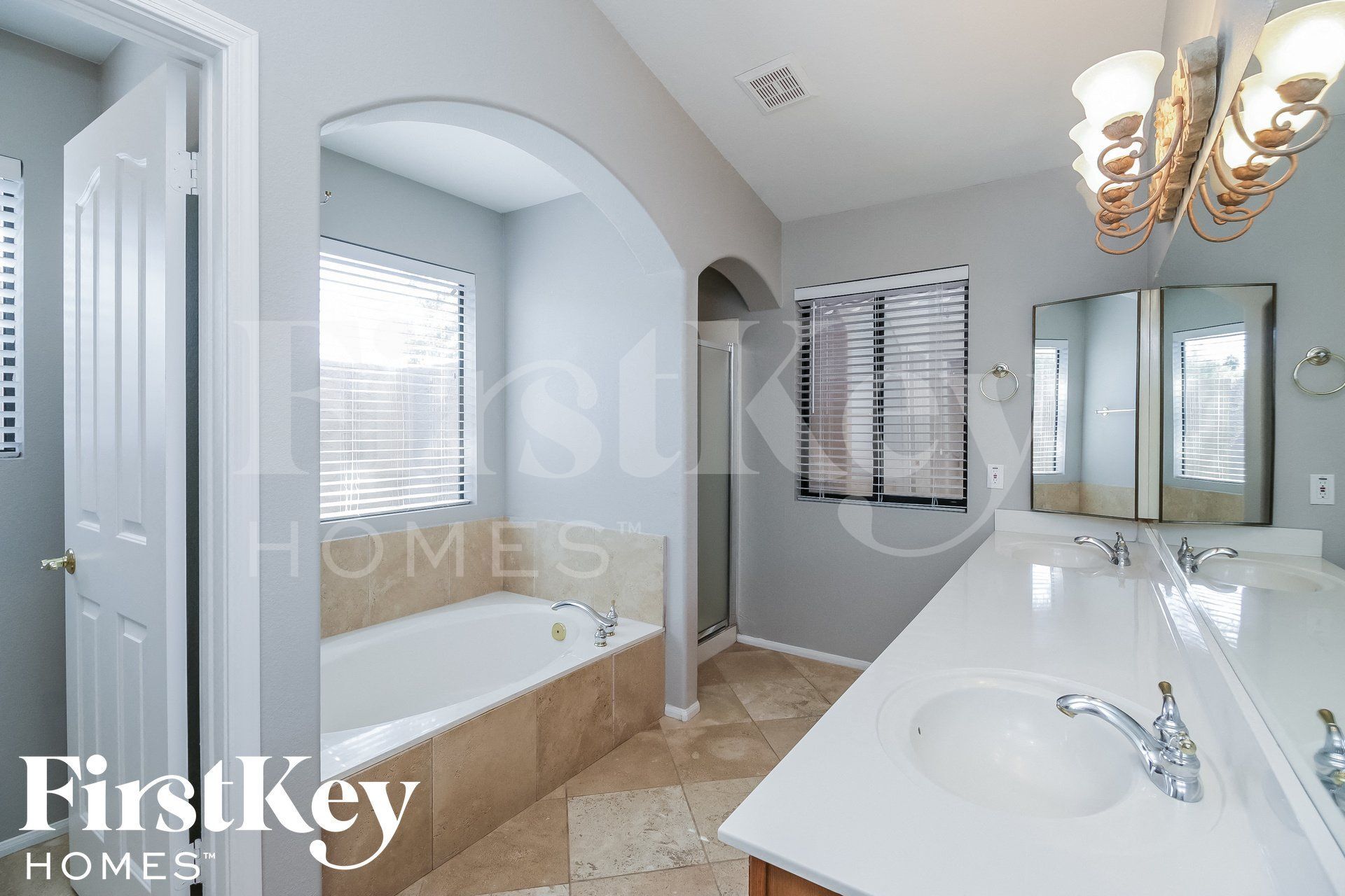 Building Photo - 306 E Vaughn Ave