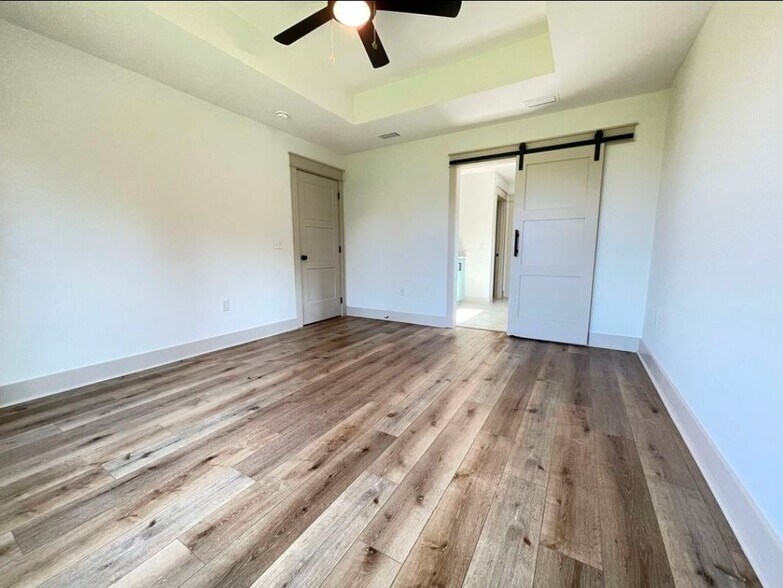 Building Photo - 4640 Delwood Park Blvd