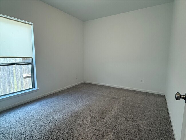 Building Photo - 4942 Hitchings Ct