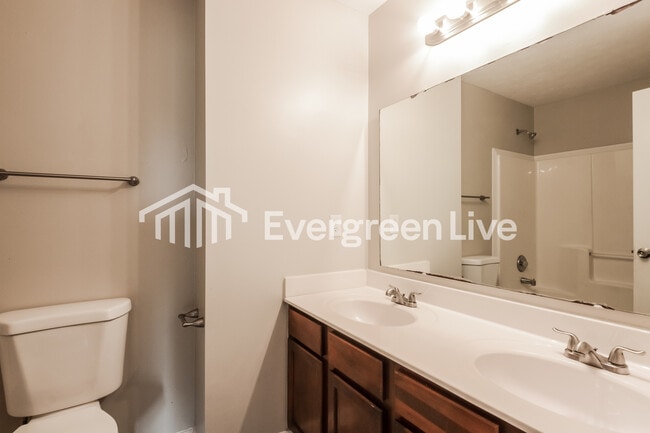 Building Photo - 1120 Sedgehill Ln