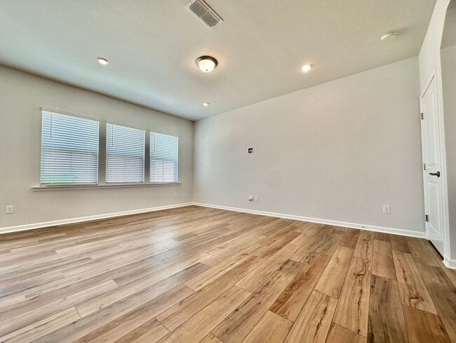 Building Photo - Spacious 3BD Townhome in Solana | 2-Car Garage | Pool, Gym & More