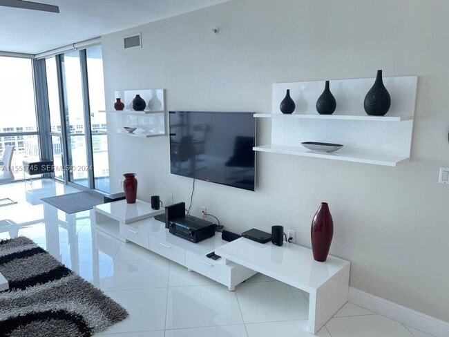 Building Photo - 3101 S Ocean Dr