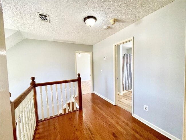 Building Photo - 1721 Emerson Ct NE