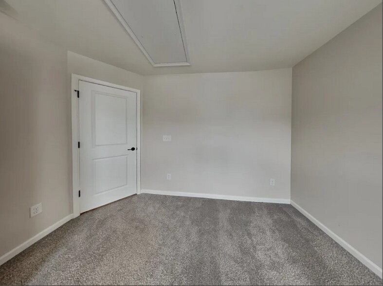 Building Photo - 946 Fairdale Ct