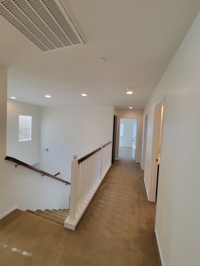 Building Photo - Spacious 3-Bedroom Townhome in Imperial – Available for Lease!