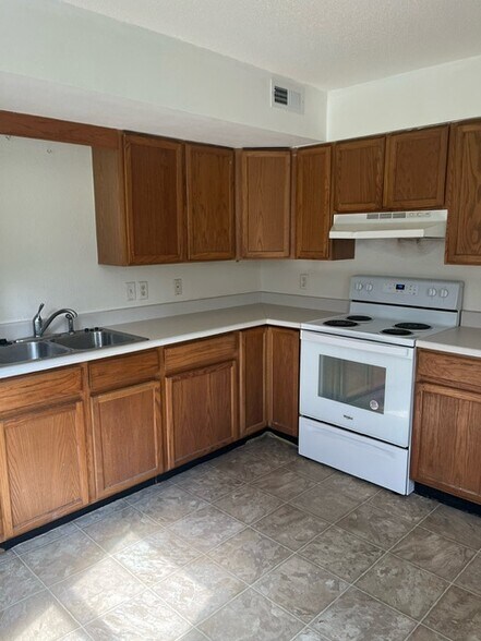 Primary Photo - 108 W South St