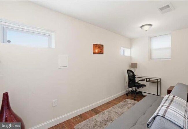 Building Photo - 813 Delafield Pl NW