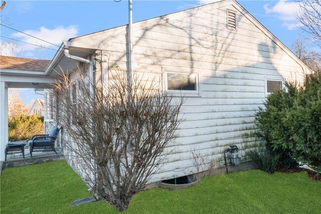 Building Photo - 181 Cowesett Ave