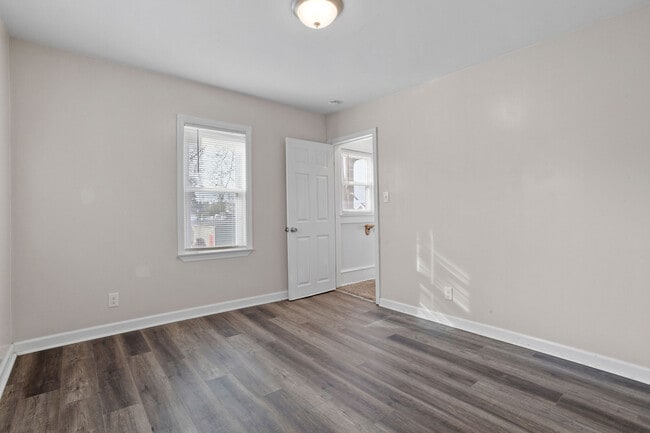 Building Photo - 332 W Olive St