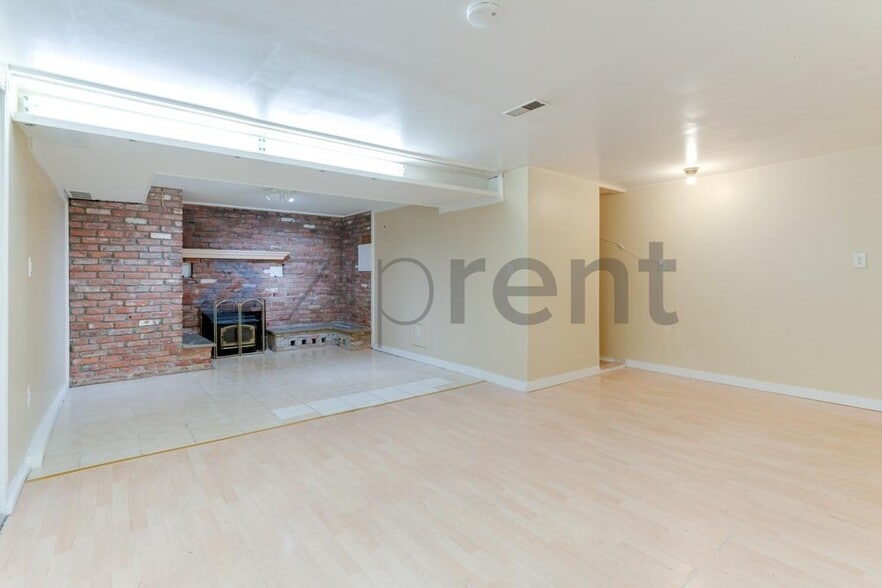 Building Photo - 3733 88th Ave SE