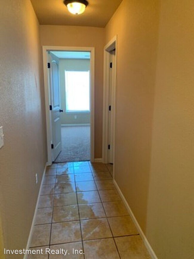 Building Photo - 119 Edna St