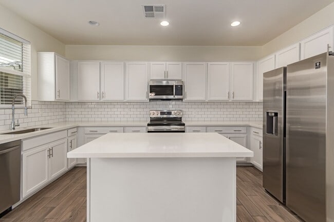 Building Photo - Large Home with Perfect Location in Cadence