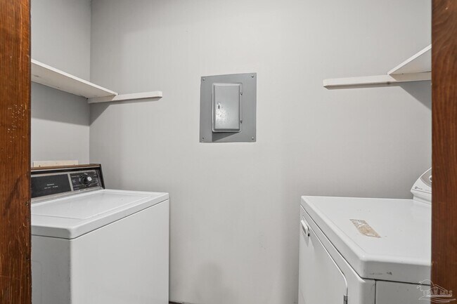 Building Photo - 455 Stara Cir
