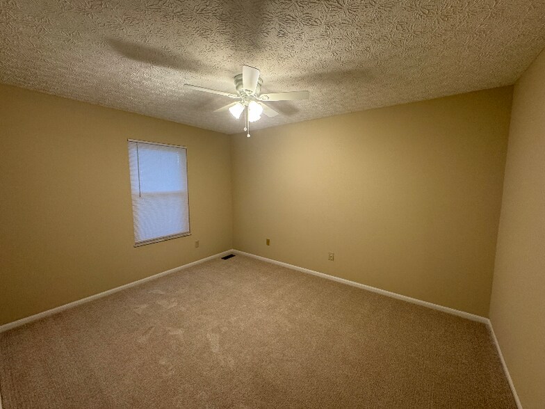 Building Photo - 7726 Farmsbury Dr