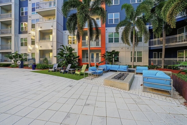 Building Photo - 1702 W Cleveland St