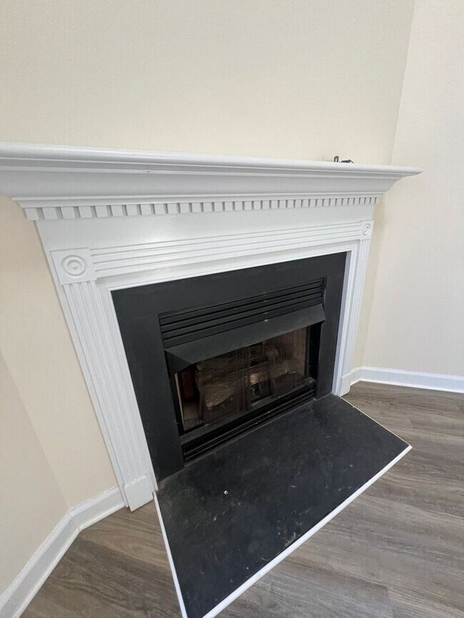 Building Photo - 4BRd Carleton Place, Upscale Brick town home, 1 car garage!  Central Wilmington!