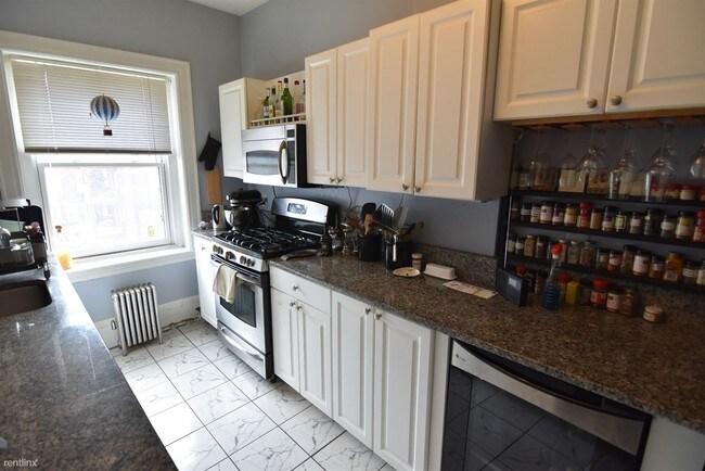 Building Photo - 2 br, 1 bath  - 1692 Beacon Street 3