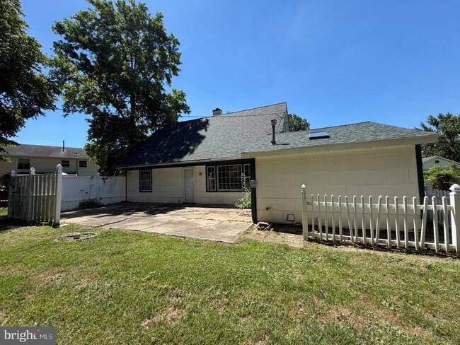Building Photo - 5 Pastoral Ln