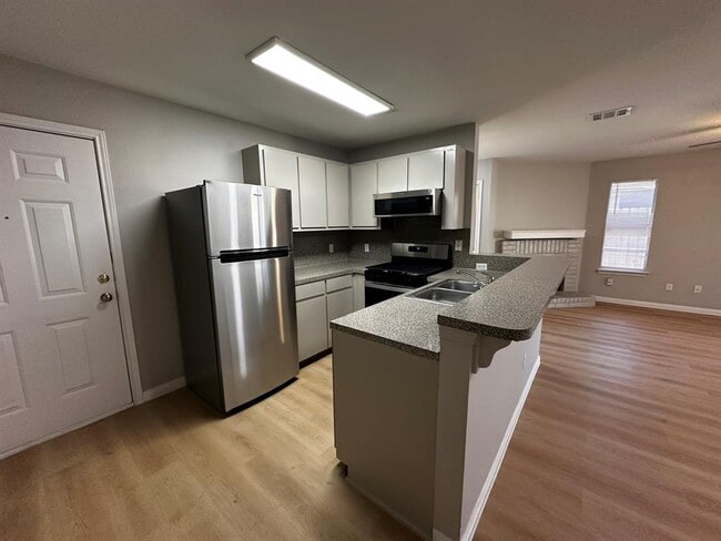 Building Photo - 2906 Kestrel Dr